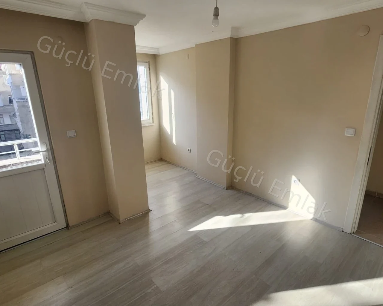 Çarşı Mahallesinde şehrin göbeğinde 3+1 kiralık daire - 3. fotoğraf